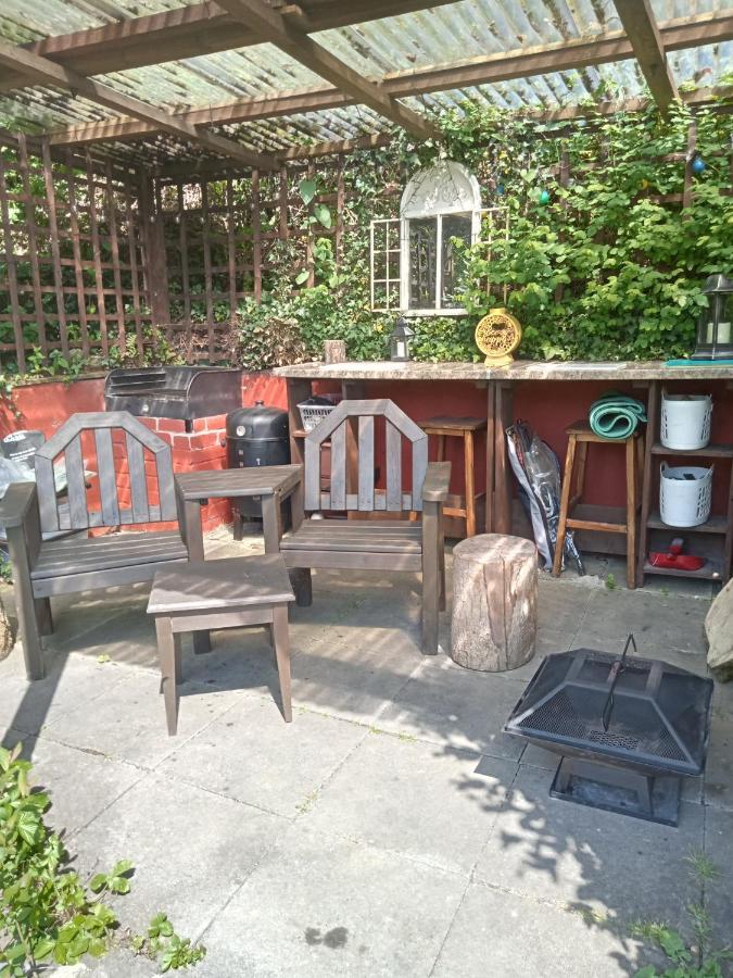 'Morris' The Shepherd'S Hut And Woodland Hot Tub Experience كرمرثن المظهر الخارجي الصورة