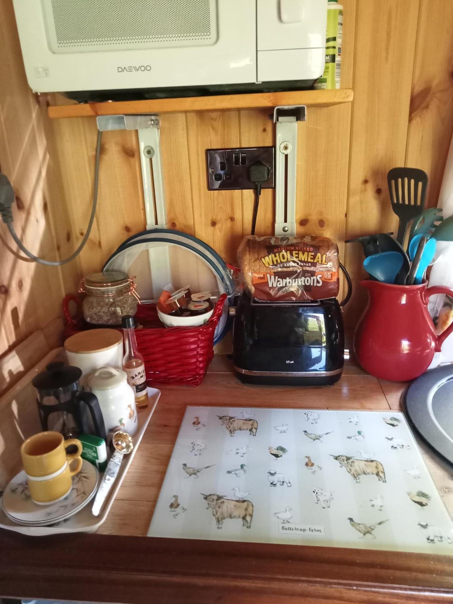 'Morris' The Shepherd'S Hut And Woodland Hot Tub Experience كرمرثن المظهر الخارجي الصورة